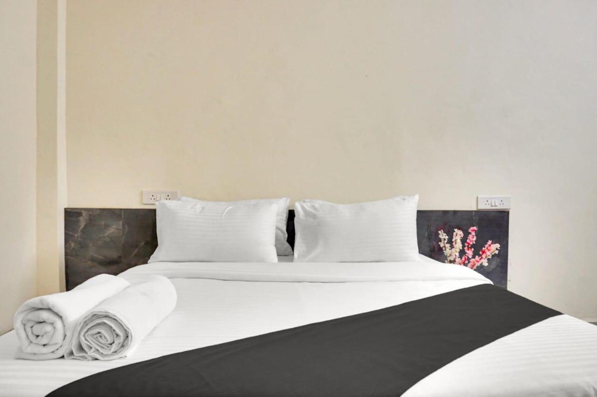 Hotel Paradise-Near Eon It Park Kharadi Pune Esterno foto